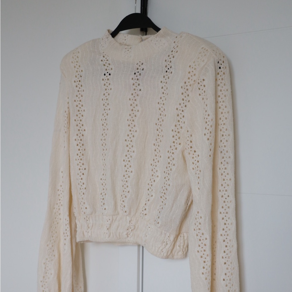 Zara Beige Eyelet Top with Shoulder Pads size Medium